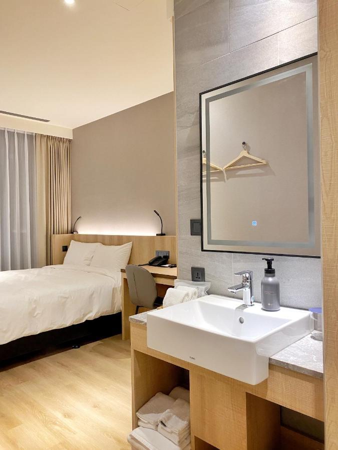Alfar Hotel Taoyuan Exteriör bild